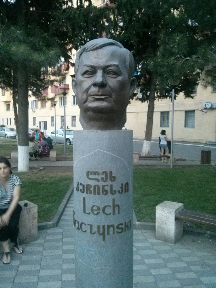 Pomnik ś.p. Lecha Kaczyńskiego w Tbilisi