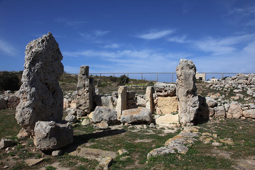 Ruiny świątyni Skorba, czyli maltański Stonehenge.